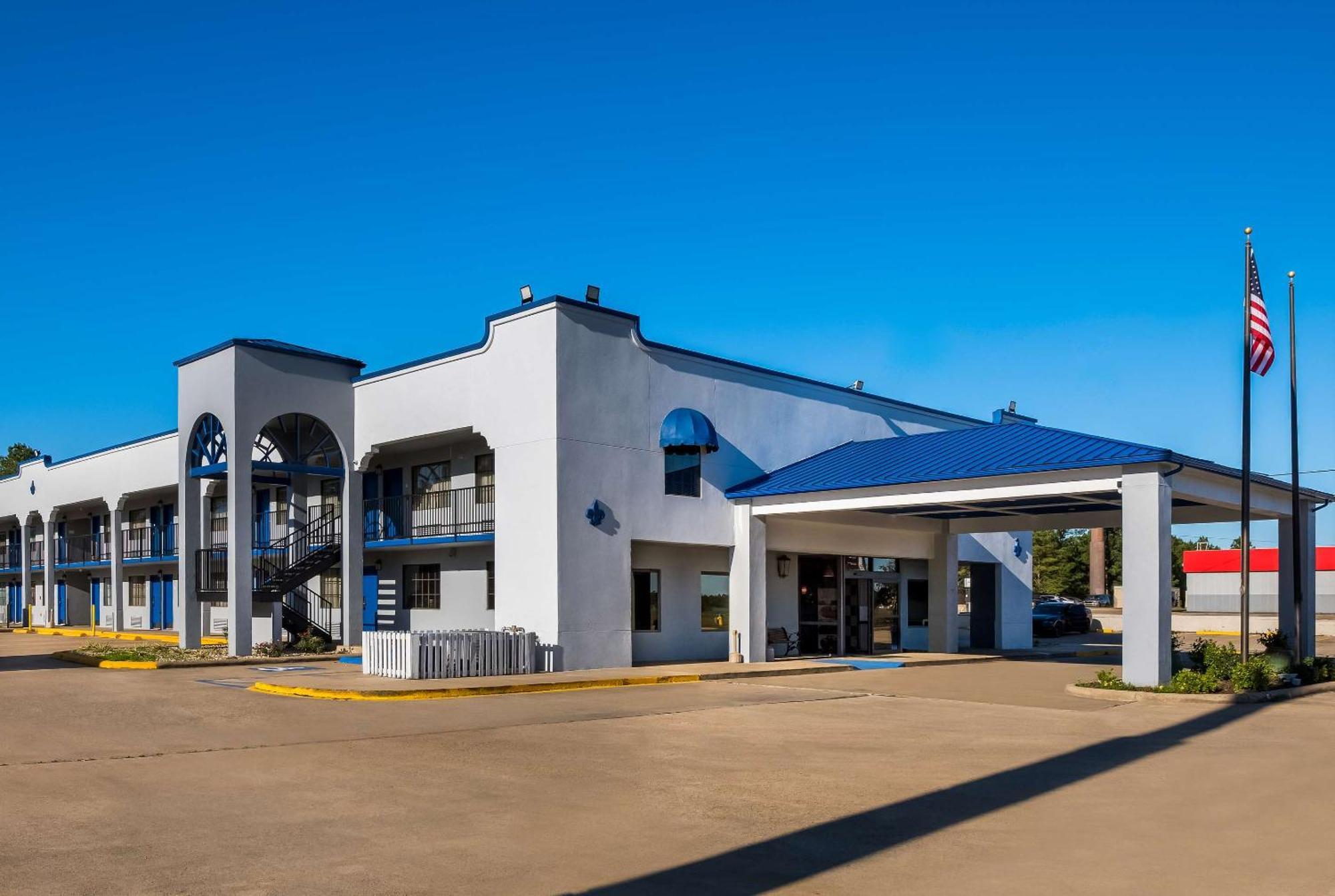 Quality Inn Near Parc נאצ'יטוצ'ס מראה חיצוני תמונה
